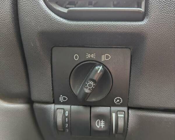 Опель Комбо груз.-пасс. 2006 в Калуше на Automoto.ua Синий Опель Комбо груз.-пасс., объемом двигателя 1.3 л и пробегом 358 тыс. км за 2899 $, фото 16 на Automoto.ua