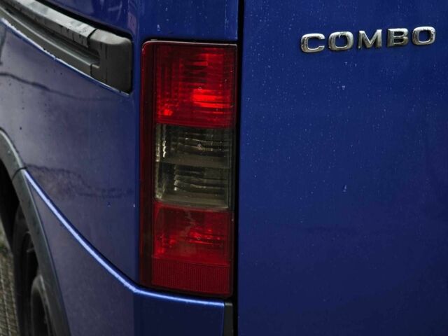 Синий Опель Комбо груз.-пасс., объемом двигателя 1.7 л и пробегом 353 тыс. км за 4690 $, фото 9 на Automoto.ua