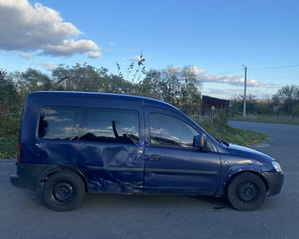 Синий Опель Комбо груз.-пасс., объемом двигателя 1.3 л и пробегом 390 тыс. км за 1900 $, фото 3 на Automoto.ua