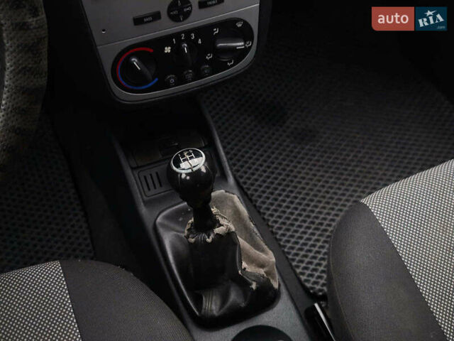 Синий Опель Комбо груз.-пасс., объемом двигателя 1.7 л и пробегом 353 тыс. км за 4690 $, фото 16 на Automoto.ua