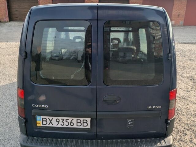 Синий Опель Комбо груз.-пасс., объемом двигателя 1.6 л и пробегом 390 тыс. км за 3200 $, фото 4 на Automoto.ua