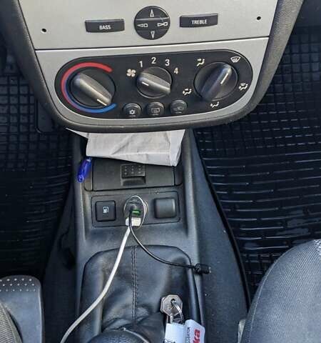 Синий Опель Комбо груз.-пасс., объемом двигателя 1.6 л и пробегом 283 тыс. км за 3650 $, фото 9 на Automoto.ua