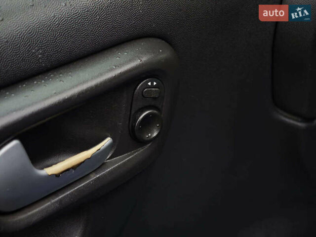 Синий Опель Комбо груз.-пасс., объемом двигателя 1.7 л и пробегом 353 тыс. км за 4690 $, фото 21 на Automoto.ua