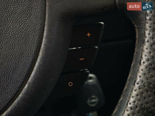 Синий Опель Комбо груз.-пасс., объемом двигателя 1.7 л и пробегом 353 тыс. км за 4690 $, фото 26 на Automoto.ua