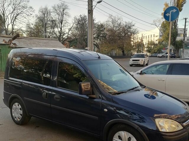 Синій Опель Комбо вант.-пас., об'ємом двигуна 1.7 л та пробігом 412 тис. км за 4200 $, фото 5 на Automoto.ua