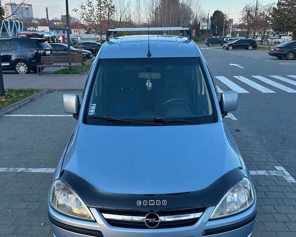 Синий Опель Комбо груз.-пасс., объемом двигателя 1.25 л и пробегом 245 тыс. км за 4450 $, фото 4 на Automoto.ua