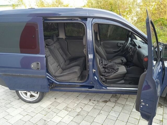 Синий Опель Комбо груз.-пасс., объемом двигателя 1.2 л и пробегом 260 тыс. км за 4600 $, фото 2 на Automoto.ua