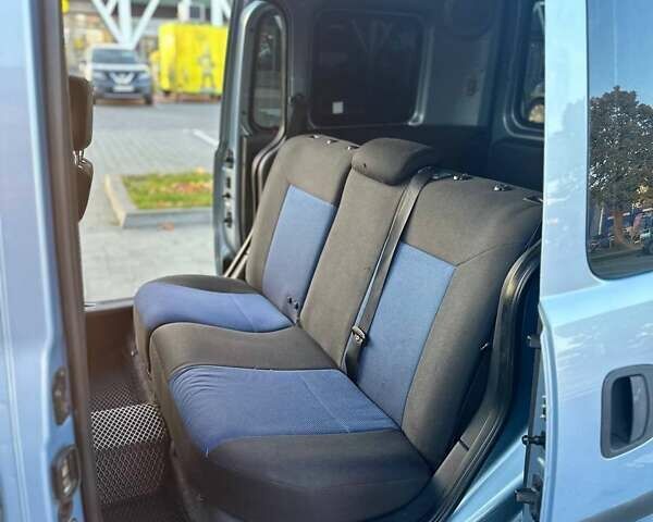 Синий Опель Комбо груз.-пасс., объемом двигателя 1.25 л и пробегом 245 тыс. км за 4450 $, фото 10 на Automoto.ua