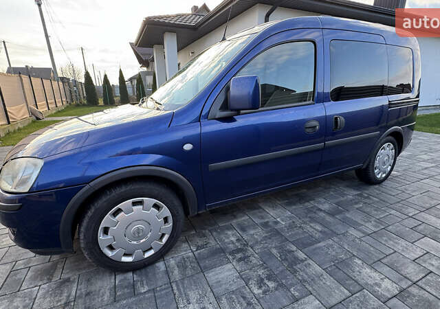 Синий Опель Комбо груз.-пасс., объемом двигателя 1.4 л и пробегом 357 тыс. км за 4200 $, фото 1 на Automoto.ua