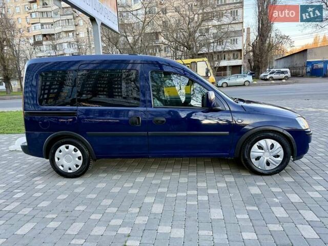 Синій Опель Комбо вант.-пас., об'ємом двигуна 1.7 л та пробігом 329 тис. км за 4999 $, фото 28 на Automoto.ua