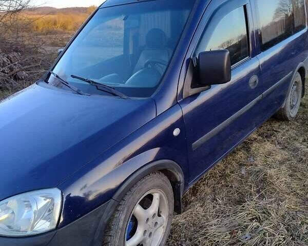 Синий Опель Комбо груз.-пасс., объемом двигателя 1.7 л и пробегом 280 тыс. км за 4750 $, фото 8 на Automoto.ua