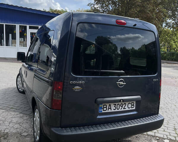 Синий Опель Комбо груз.-пасс., объемом двигателя 1.25 л и пробегом 195 тыс. км за 5600 $, фото 4 на Automoto.ua