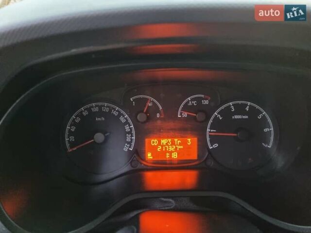 Синий Опель Комбо груз.-пасс., объемом двигателя 1.37 л и пробегом 220 тыс. км за 6999 $, фото 11 на Automoto.ua