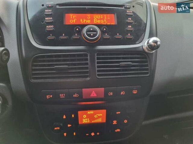 Синий Опель Комбо груз.-пасс., объемом двигателя 1.37 л и пробегом 220 тыс. км за 6999 $, фото 12 на Automoto.ua