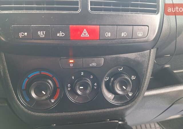 Синий Опель Комбо груз.-пасс., объемом двигателя 1.6 л и пробегом 192 тыс. км за 10800 $, фото 40 на Automoto.ua