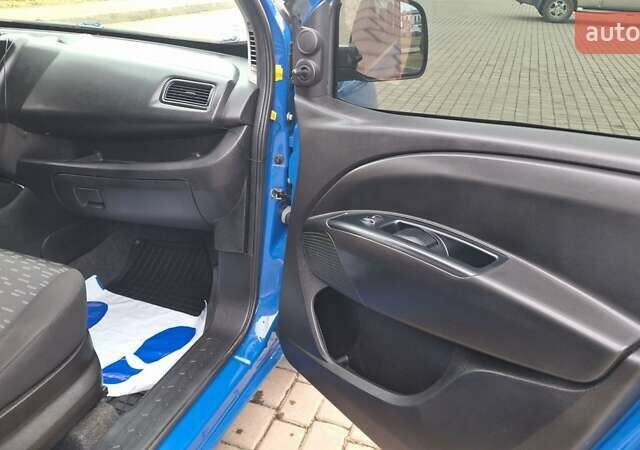 Синий Опель Комбо груз.-пасс., объемом двигателя 1.6 л и пробегом 193 тыс. км за 10800 $, фото 27 на Automoto.ua