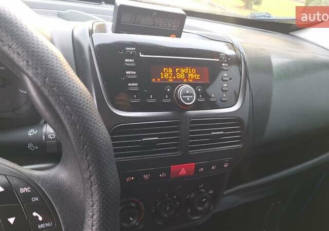 Синий Опель Комбо груз.-пасс., объемом двигателя 1.6 л и пробегом 193 тыс. км за 10800 $, фото 33 на Automoto.ua