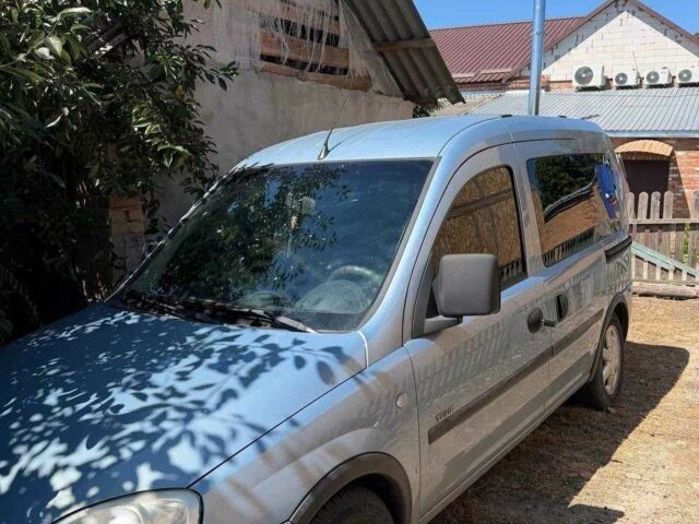 Синій Опель Комбо вант.-пас., об'ємом двигуна 1.6 л та пробігом 240 тис. км за 4504 $, фото 1 на Automoto.ua