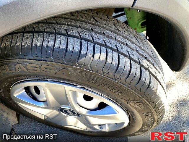 Зеленый Опель Комбо груз.-пасс., объемом двигателя 1.2 л и пробегом 255 тыс. км за 4500 $, фото 3 на Automoto.ua