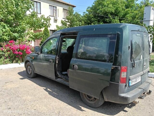 Зеленый Опель Комбо груз.-пасс., объемом двигателя 1.6 л и пробегом 368 тыс. км за 2600 $, фото 3 на Automoto.ua