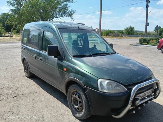 Зеленый Опель Комбо груз.-пасс., объемом двигателя 1.6 л и пробегом 368 тыс. км за 2600 $, фото 1 на Automoto.ua