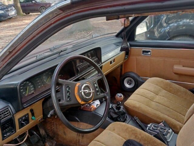 Коричневий Опель Коммандор, об'ємом двигуна 2.5 л та пробігом 475 тис. км за 800 $, фото 4 на Automoto.ua