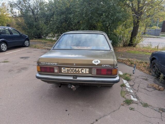 Коричневый Опель Коммандор, объемом двигателя 0 л и пробегом 70 тыс. км за 480 $, фото 3 на Automoto.ua