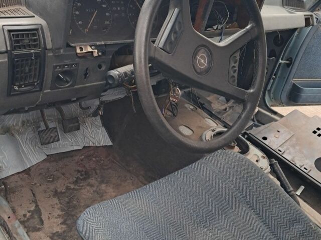 Синій Опель Коммандор, об'ємом двигуна 0 л та пробігом 2 тис. км за 672 $, фото 4 на Automoto.ua