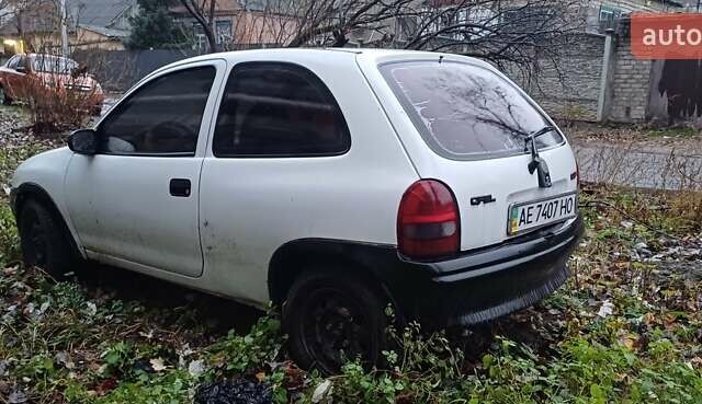 Белый Опель Корса, объемом двигателя 1.2 л и пробегом 450 тыс. км за 1179 $, фото 4 на Automoto.ua