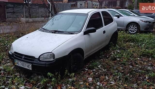 Белый Опель Корса, объемом двигателя 1.2 л и пробегом 450 тыс. км за 1179 $, фото 6 на Automoto.ua