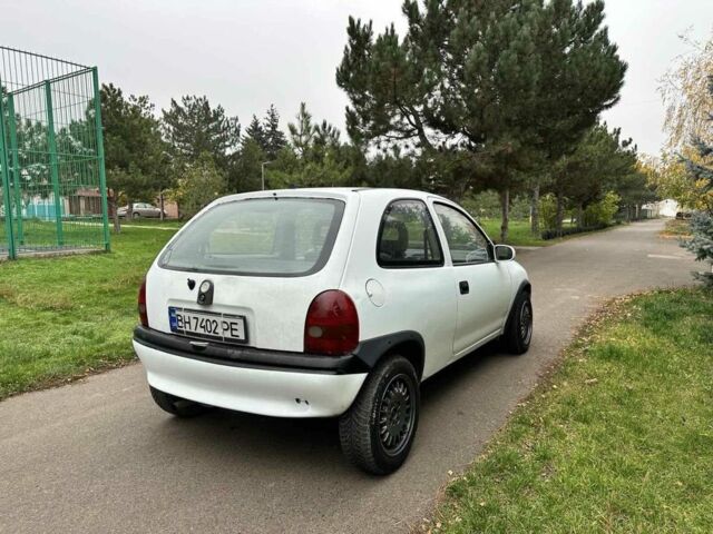 Белый Опель Корса, объемом двигателя 1.2 л и пробегом 123 тыс. км за 1100 $, фото 4 на Automoto.ua