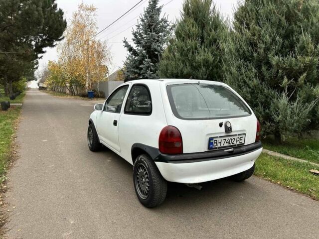 Белый Опель Корса, объемом двигателя 1.2 л и пробегом 123 тыс. км за 1100 $, фото 3 на Automoto.ua