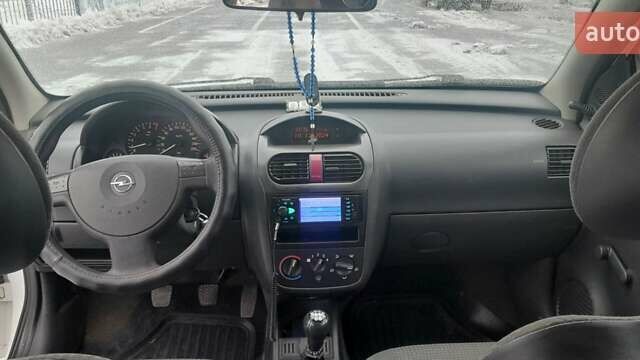 Белый Опель Корса, объемом двигателя 0.97 л и пробегом 235 тыс. км за 2400 $, фото 32 на Automoto.ua