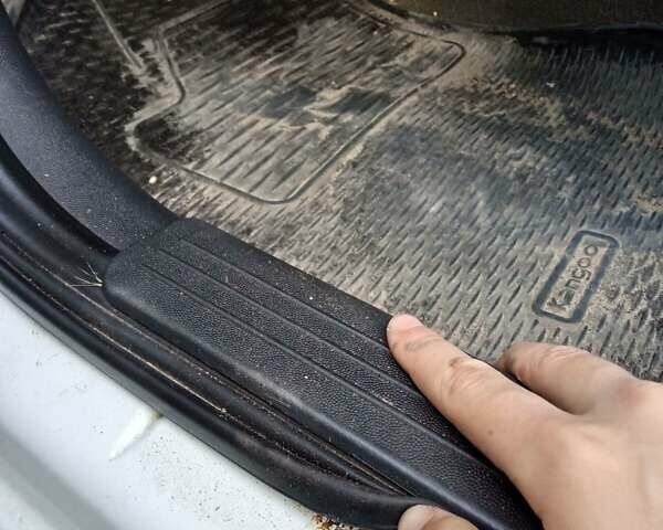 Белый Опель Корса, объемом двигателя 0.97 л и пробегом 254 тыс. км за 3000 $, фото 12 на Automoto.ua