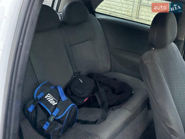 Белый Опель Корса, объемом двигателя 1.2 л и пробегом 198 тыс. км за 1550 $, фото 6 на Automoto.ua