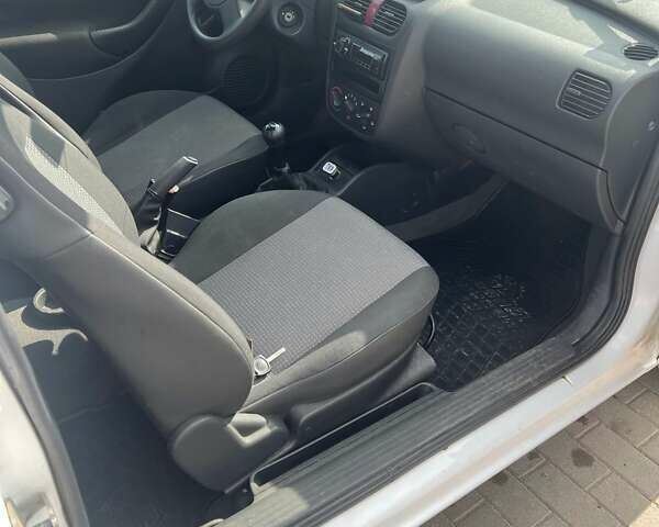 Білий Опель Корса, об'ємом двигуна 1.23 л та пробігом 178 тис. км за 2800 $, фото 5 на Automoto.ua