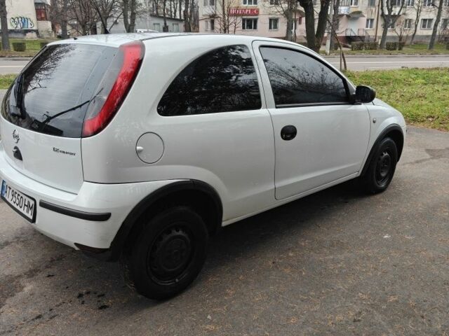 Белый Опель Корса, объемом двигателя 1.2 л и пробегом 196 тыс. км за 2600 $, фото 3 на Automoto.ua