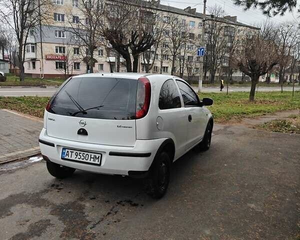 Білий Опель Корса, об'ємом двигуна 1.23 л та пробігом 196 тис. км за 2600 $, фото 2 на Automoto.ua