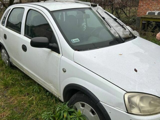 Белый Опель Корса, объемом двигателя 1.2 л и пробегом 270 тыс. км за 1200 $, фото 1 на Automoto.ua