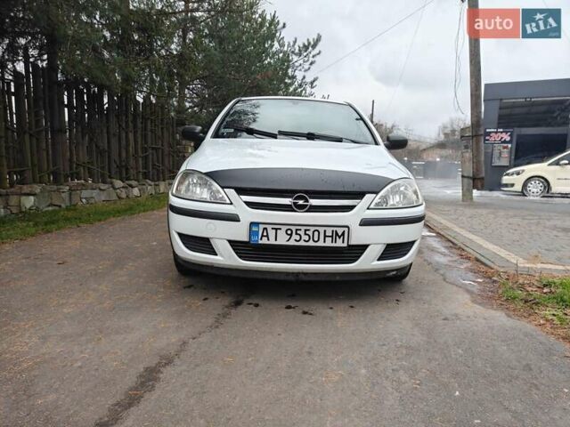 Білий Опель Корса, об'ємом двигуна 1.23 л та пробігом 196 тис. км за 2600 $, фото 1 на Automoto.ua