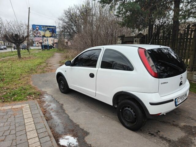 Белый Опель Корса, объемом двигателя 1.2 л и пробегом 196 тыс. км за 2600 $, фото 5 на Automoto.ua