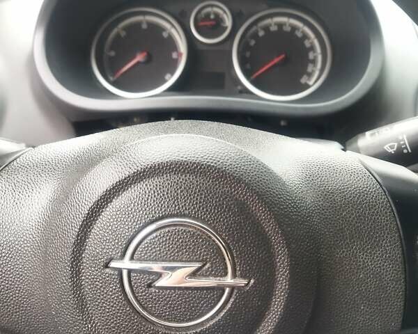 Білий Опель Корса, об'ємом двигуна 1.3 л та пробігом 268 тис. км за 3500 $, фото 9 на Automoto.ua