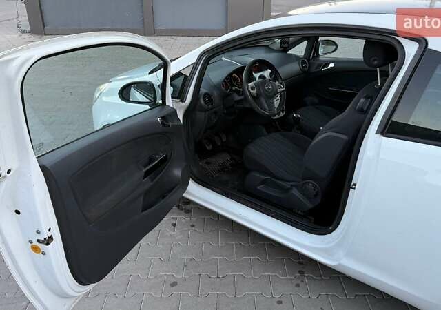 Белый Опель Корса, объемом двигателя 1 л и пробегом 250 тыс. км за 4200 $, фото 18 на Automoto.ua