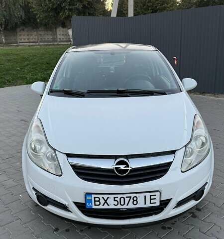 Белый Опель Корса, объемом двигателя 1 л и пробегом 250 тыс. км за 4200 $, фото 3 на Automoto.ua