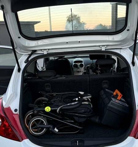 Белый Опель Корса, объемом двигателя 1 л и пробегом 250 тыс. км за 4200 $, фото 17 на Automoto.ua