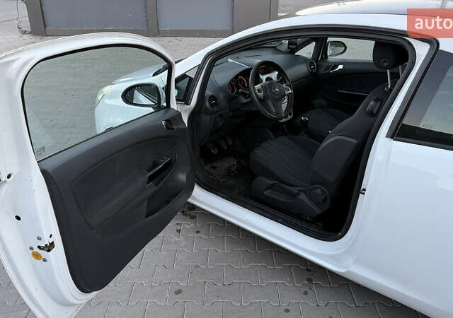 Білий Опель Корса, об'ємом двигуна 1 л та пробігом 250 тис. км за 4200 $, фото 8 на Automoto.ua