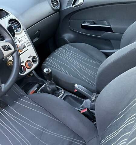 Белый Опель Корса, объемом двигателя 1 л и пробегом 250 тыс. км за 4200 $, фото 11 на Automoto.ua