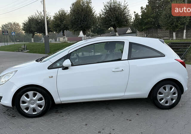 Білий Опель Корса, об'ємом двигуна 1 л та пробігом 250 тис. км за 4200 $, фото 6 на Automoto.ua