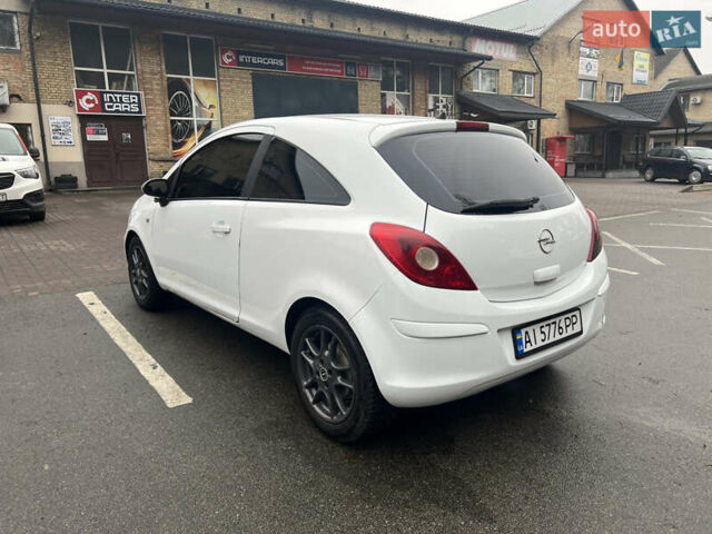 Белый Опель Корса, объемом двигателя 1.25 л и пробегом 375 тыс. км за 3500 $, фото 2 на Automoto.ua