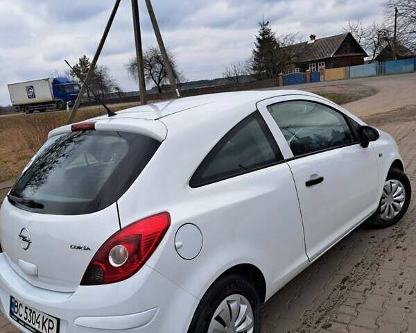 Белый Опель Корса, объемом двигателя 1 л и пробегом 186 тыс. км за 3500 $, фото 2 на Automoto.ua